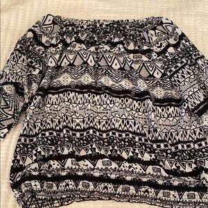 Women's Black and White Patterned Top